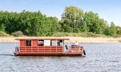 Hausboot-Urlaub. Schwimmende Ferienwohnung    (Deutschland - Mecklenburger Seenplatte)